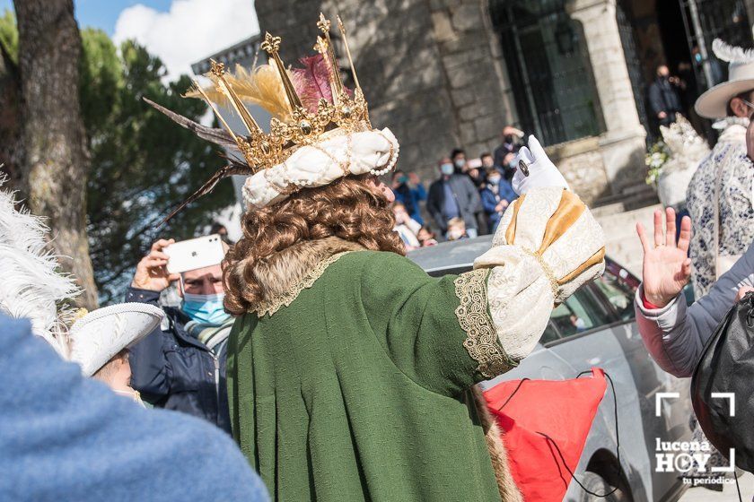 GALERIA: Los Reyes Magos ya están en Lucena: Esta mañana han repartido regalos en las residencias y han acudido a visitar a la Virgen de Araceli