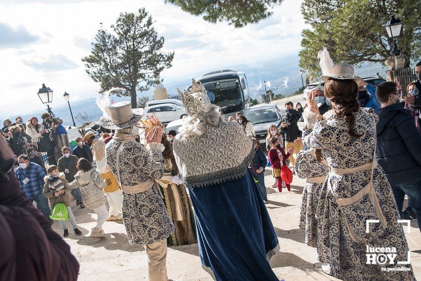 GALERIA: Los Reyes Magos ya están en Lucena: Esta mañana han repartido regalos en las residencias y han acudido a visitar a la Virgen de Araceli