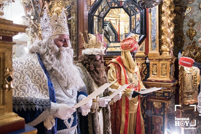 GALERIA: Los Reyes Magos ya están en Lucena: Esta mañana han repartido regalos en las residencias y han acudido a visitar a la Virgen de Araceli