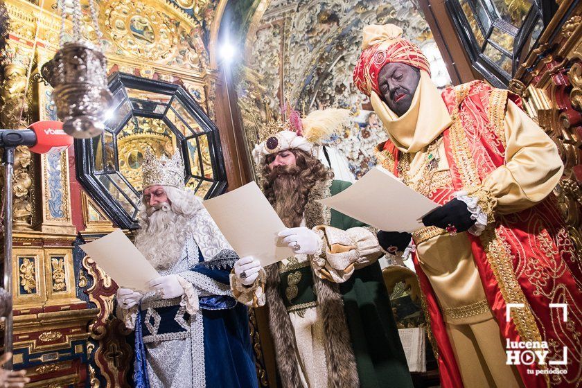 GALERIA: Los Reyes Magos ya están en Lucena: Esta mañana han repartido regalos en las residencias y han acudido a visitar a la Virgen de Araceli