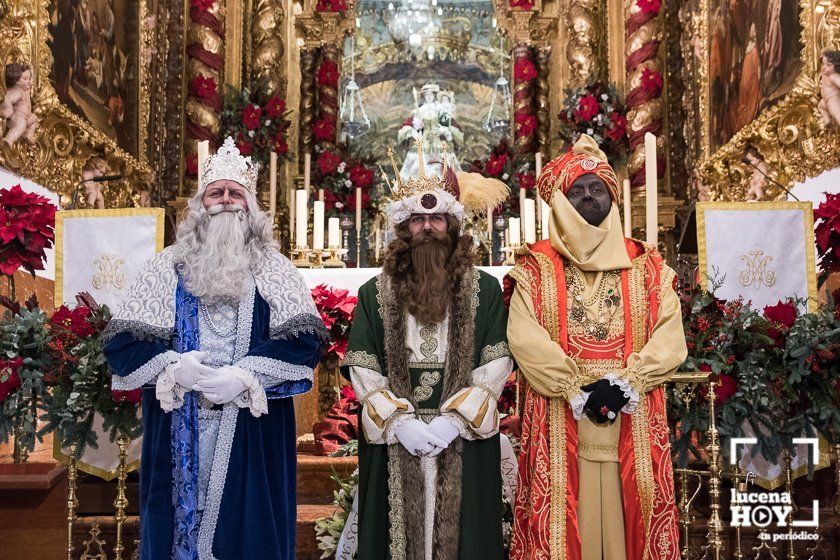 GALERIA: Los Reyes Magos ya están en Lucena: Esta mañana han repartido regalos en las residencias y han acudido a visitar a la Virgen de Araceli