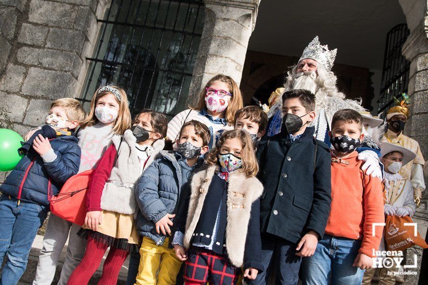 GALERIA: Los Reyes Magos ya están en Lucena: Esta mañana han repartido regalos en las residencias y han acudido a visitar a la Virgen de Araceli