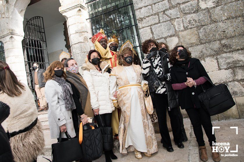 GALERIA: Los Reyes Magos ya están en Lucena: Esta mañana han repartido regalos en las residencias y han acudido a visitar a la Virgen de Araceli