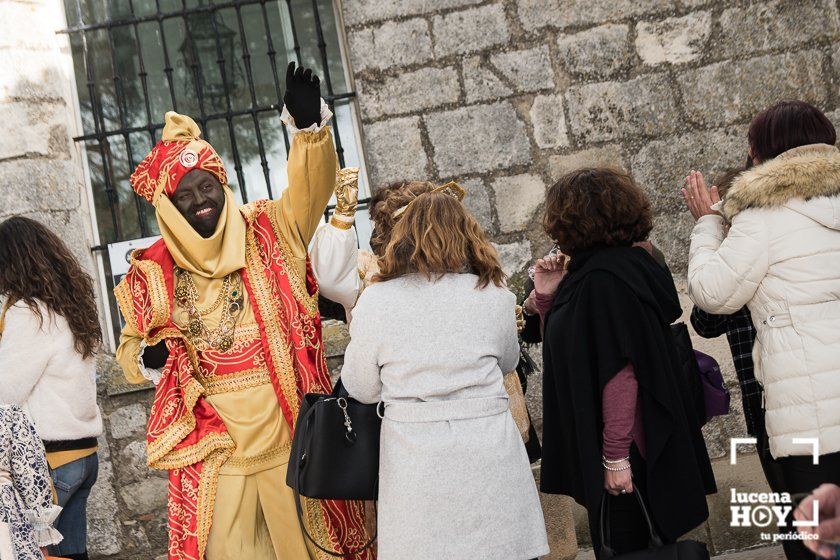 GALERIA: Los Reyes Magos ya están en Lucena: Esta mañana han repartido regalos en las residencias y han acudido a visitar a la Virgen de Araceli