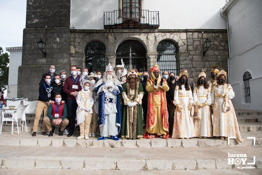 GALERIA: Los Reyes Magos ya están en Lucena: Esta mañana han repartido regalos en las residencias y han acudido a visitar a la Virgen de Araceli