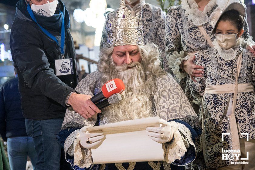 GALERÍA: Los Reyes Magos cierran la jornada con el tradicional acto de la Adoración al Niño Jesús en el Belén de la Plaza Nueva