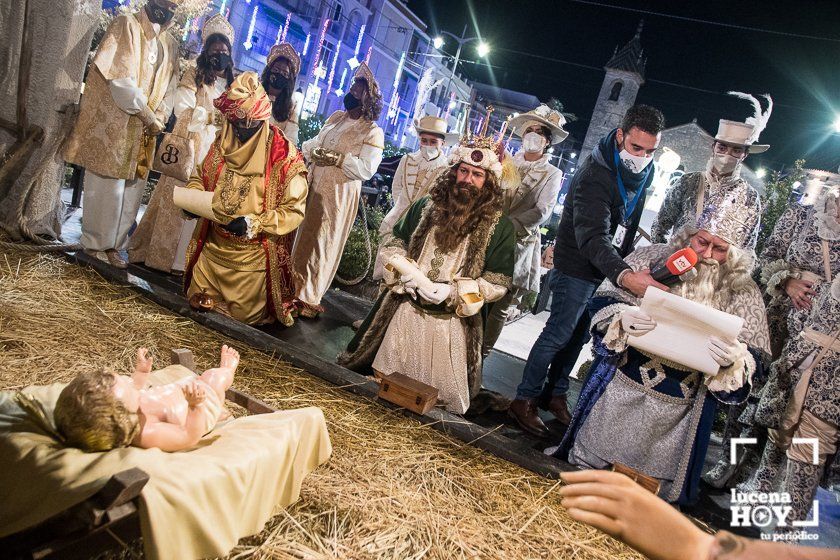 GALERÍA: Los Reyes Magos cierran la jornada con el tradicional acto de la Adoración al Niño Jesús en el Belén de la Plaza Nueva