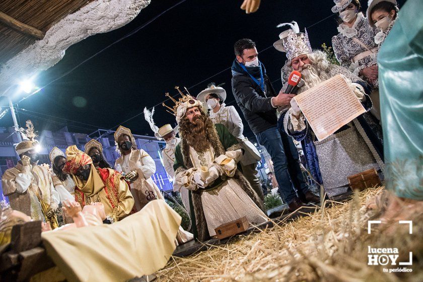 GALERÍA: Los Reyes Magos cierran la jornada con el tradicional acto de la Adoración al Niño Jesús en el Belén de la Plaza Nueva