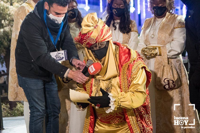 GALERÍA: Los Reyes Magos cierran la jornada con el tradicional acto de la Adoración al Niño Jesús en el Belén de la Plaza Nueva