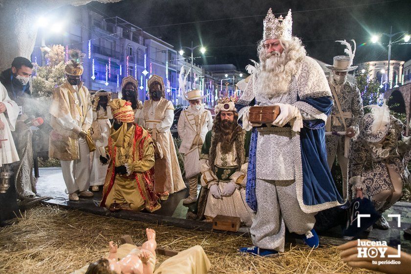 GALERÍA: Los Reyes Magos cierran la jornada con el tradicional acto de la Adoración al Niño Jesús en el Belén de la Plaza Nueva