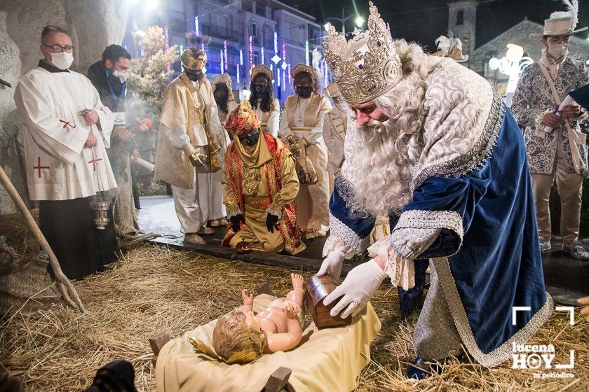 GALERÍA: Los Reyes Magos cierran la jornada con el tradicional acto de la Adoración al Niño Jesús en el Belén de la Plaza Nueva