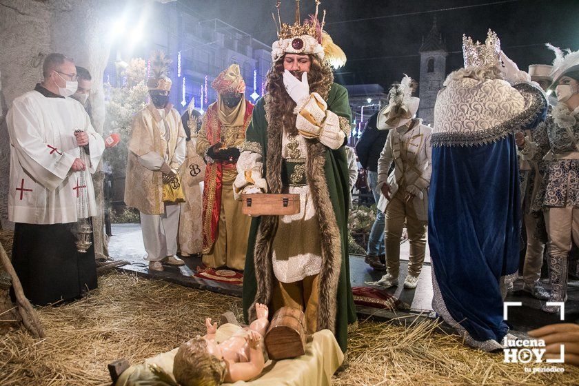 GALERÍA: Los Reyes Magos cierran la jornada con el tradicional acto de la Adoración al Niño Jesús en el Belén de la Plaza Nueva