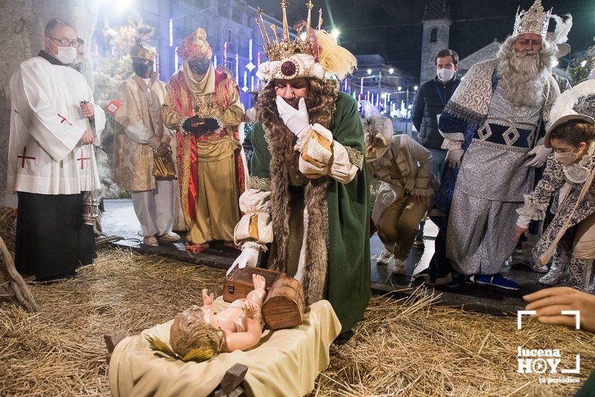 GALERÍA: Los Reyes Magos cierran la jornada con el tradicional acto de la Adoración al Niño Jesús en el Belén de la Plaza Nueva