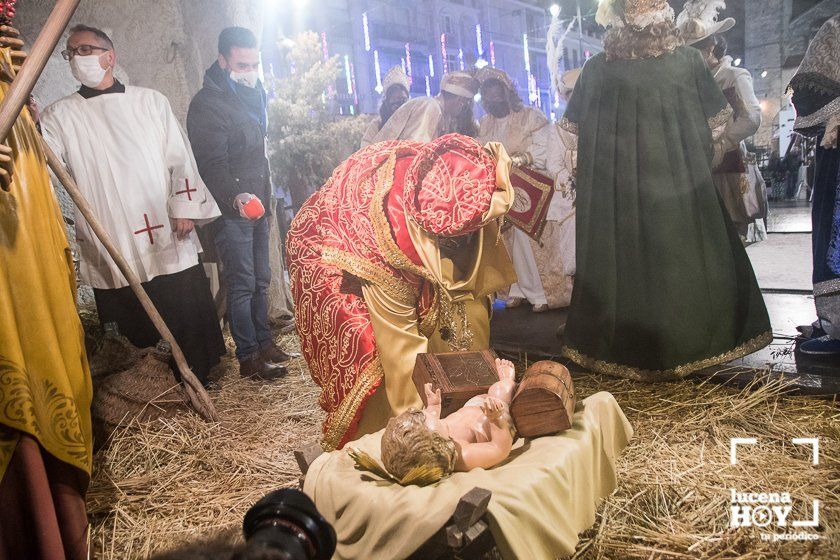 GALERÍA: Los Reyes Magos cierran la jornada con el tradicional acto de la Adoración al Niño Jesús en el Belén de la Plaza Nueva