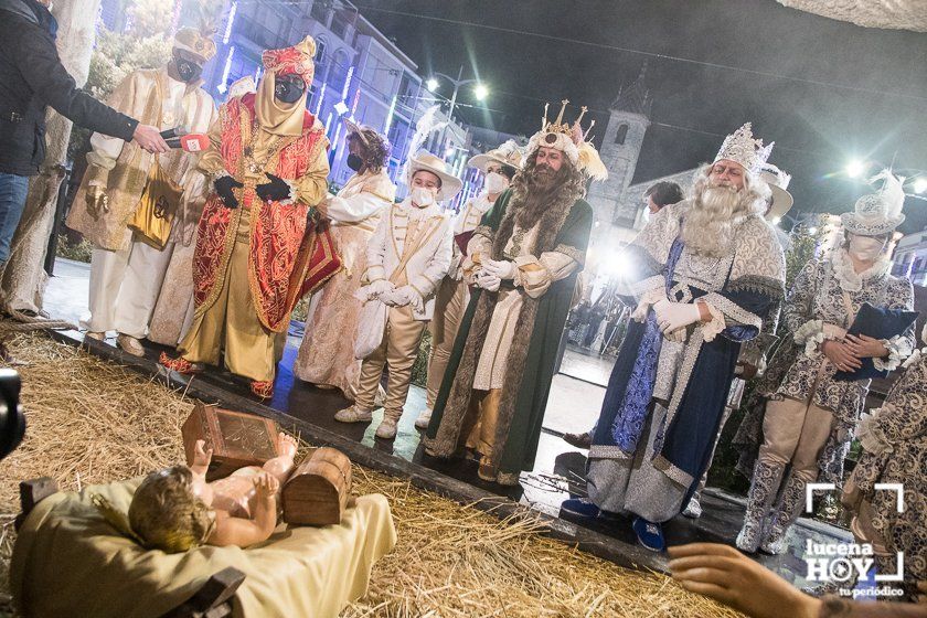 GALERÍA: Los Reyes Magos cierran la jornada con el tradicional acto de la Adoración al Niño Jesús en el Belén de la Plaza Nueva