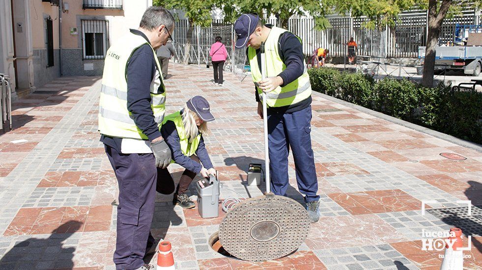  Labores de control de plagas en el alcantarillado de Lucena 