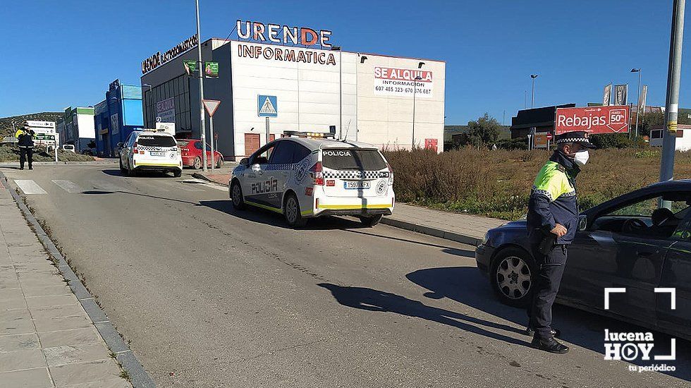  Control de policía a la entrada del polígono de Los Polvillares 