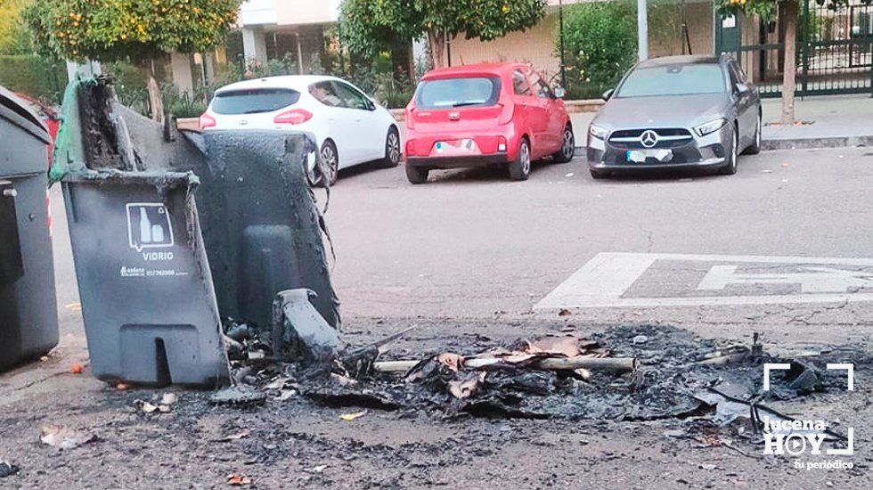  Contenedores quemados en una calle de Córdoba. Foto: CórdobaHoy 