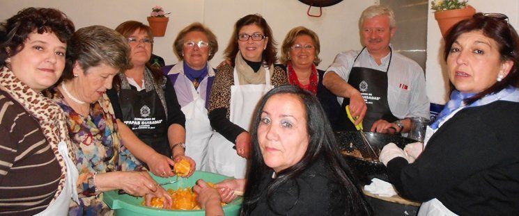  Mujeres en Igualdad celebra su "Cocido solidario" para Cáritas 