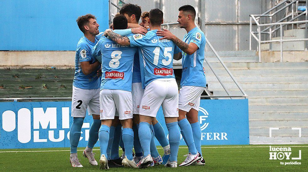  El Ciudad de Lucena festeja un gol contra el Castilleja 