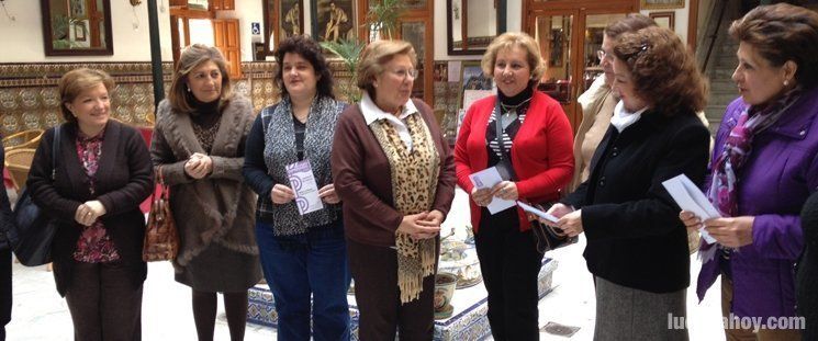  Mujeres en Igualdad entrega 1.200 euros a Cáritas 
