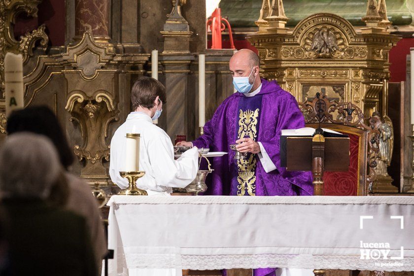 GALERÍA: La imposición de la ceniza y el Vía Crucis de la Columna abren una Cuaresma diferente