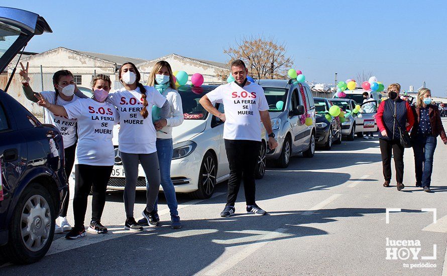 GALERÍA: Un centenar de vehículos llevan a las calles de Lucena el clamor del sector de la feria tras más de un año sin ingresos ni ayudas