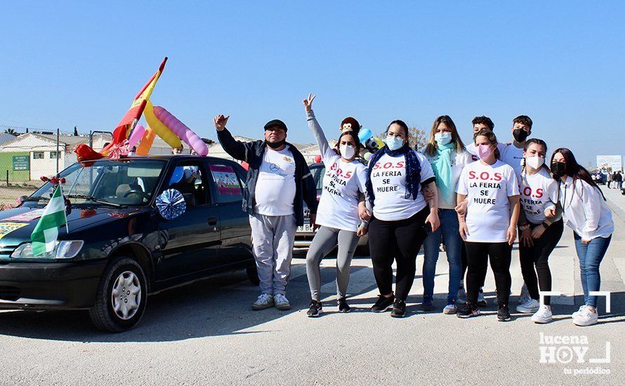 GALERÍA: Un centenar de vehículos llevan a las calles de Lucena el clamor del sector de la feria tras más de un año sin ingresos ni ayudas