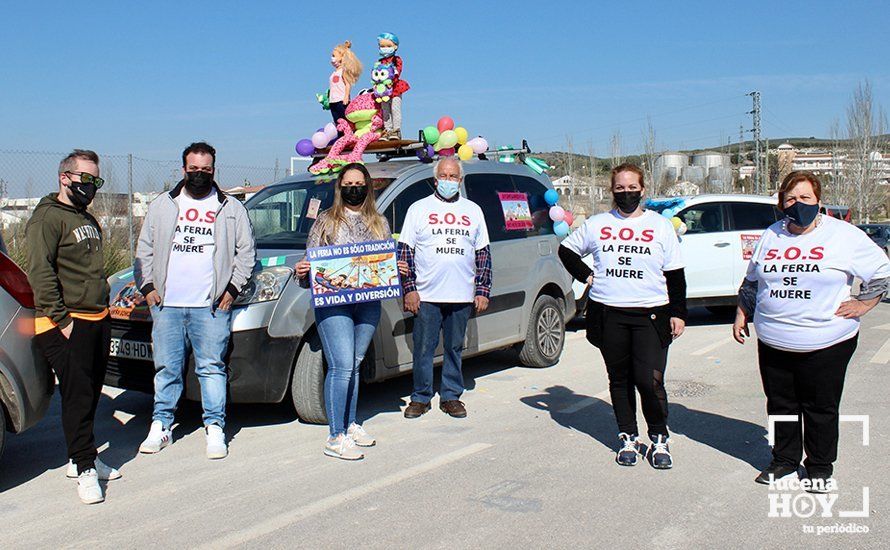 GALERÍA: Un centenar de vehículos llevan a las calles de Lucena el clamor del sector de la feria tras más de un año sin ingresos ni ayudas