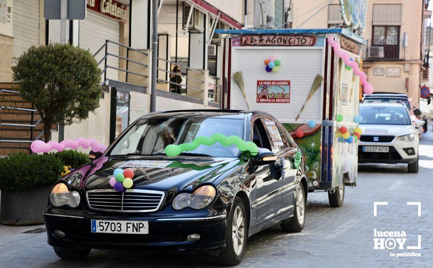 GALERÍA: Un centenar de vehículos llevan a las calles de Lucena el clamor del sector de la feria tras más de un año sin ingresos ni ayudas