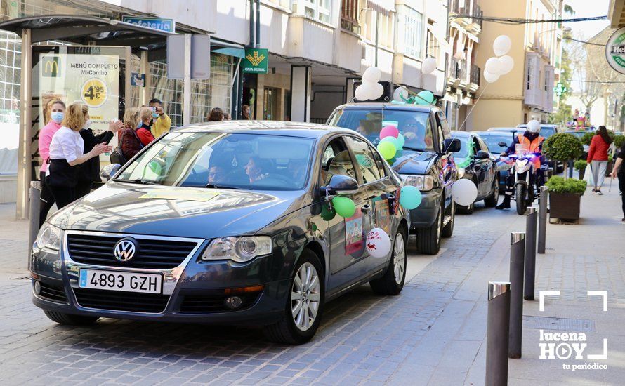 GALERÍA: Un centenar de vehículos llevan a las calles de Lucena el clamor del sector de la feria tras más de un año sin ingresos ni ayudas