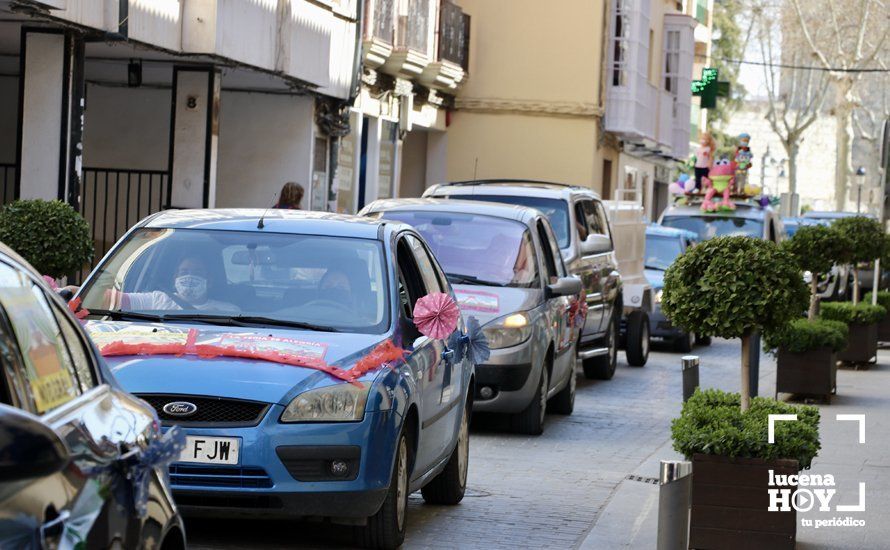 GALERÍA: Un centenar de vehículos llevan a las calles de Lucena el clamor del sector de la feria tras más de un año sin ingresos ni ayudas