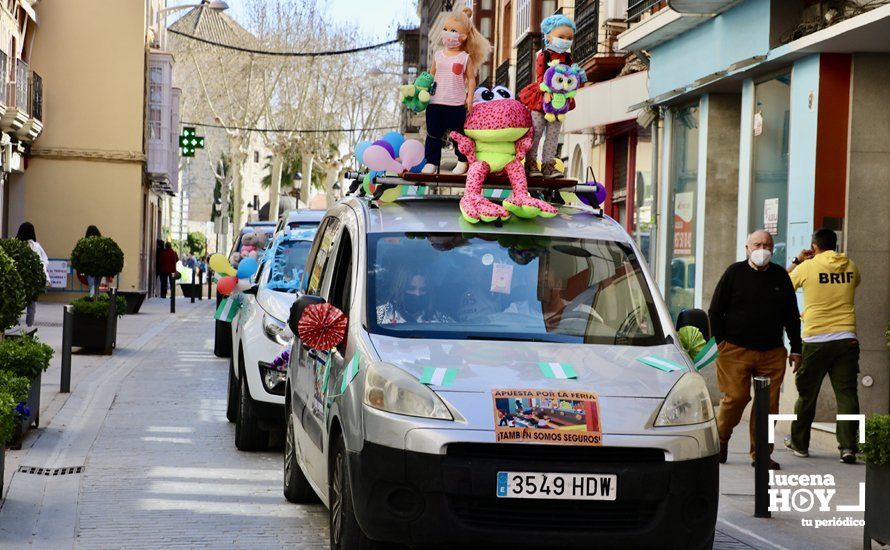 GALERÍA: Un centenar de vehículos llevan a las calles de Lucena el clamor del sector de la feria tras más de un año sin ingresos ni ayudas GALERÍA: Un centenar de vehículos llevan a las calles de Lucena el clamor del sector de la feria tras más de un año sin ingresos ni ayudas