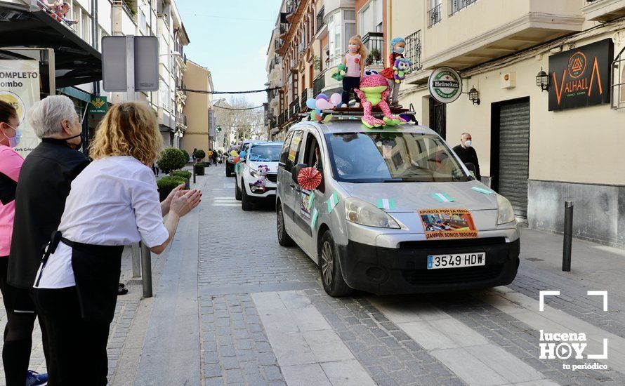 GALERÍA: Un centenar de vehículos llevan a las calles de Lucena el clamor del sector de la feria tras más de un año sin ingresos ni ayudas