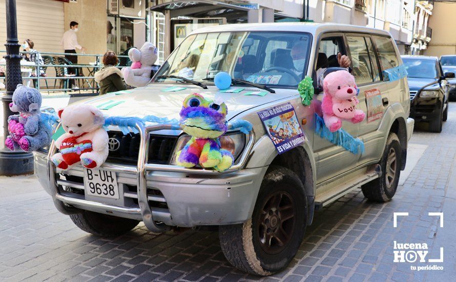 GALERÍA: Un centenar de vehículos llevan a las calles de Lucena el clamor del sector de la feria tras más de un año sin ingresos ni ayudas