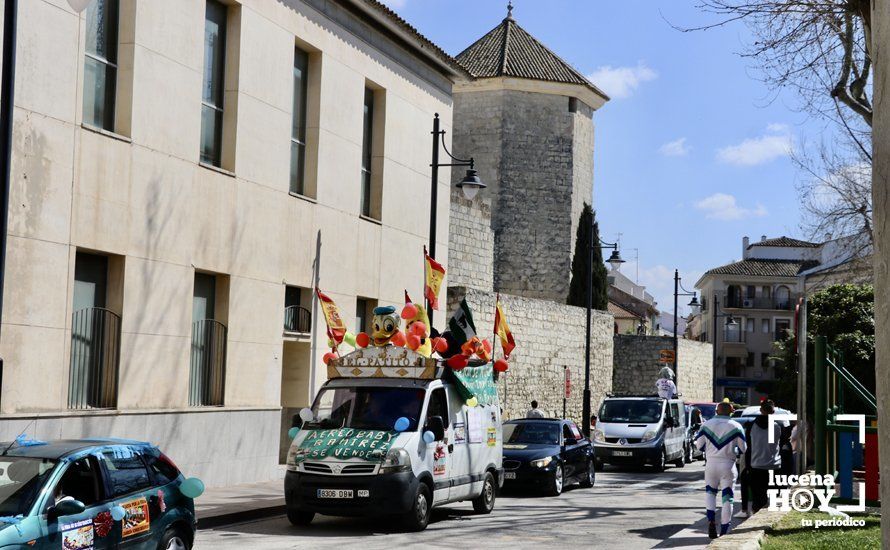 GALERÍA: Un centenar de vehículos llevan a las calles de Lucena el clamor del sector de la feria tras más de un año sin ingresos ni ayudas