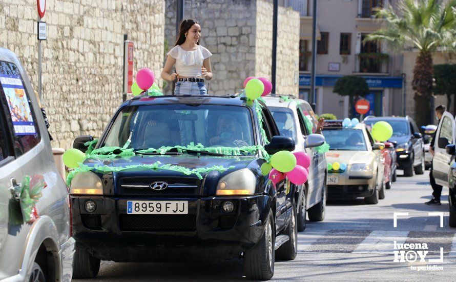 GALERÍA: Un centenar de vehículos llevan a las calles de Lucena el clamor del sector de la feria tras más de un año sin ingresos ni ayudas