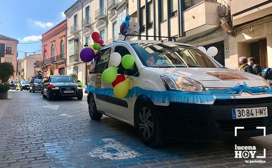 GALERÍA: Un centenar de vehículos llevan a las calles de Lucena el clamor del sector de la feria tras más de un año sin ingresos ni ayudas