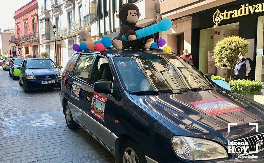 GALERÍA: Un centenar de vehículos llevan a las calles de Lucena el clamor del sector de la feria tras más de un año sin ingresos ni ayudas