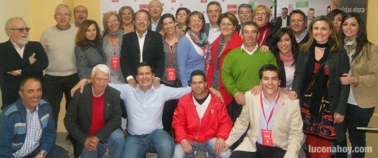  Ambiente festivo y euforia en la sede del PSOE 