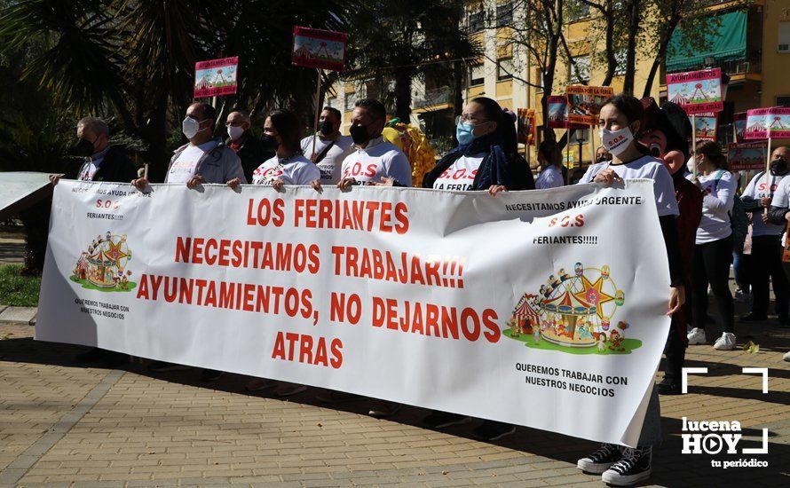 GALERÍA: En torno a 500 personas piden a los ayuntamientos desde Lucena que vuelvan a contar con el sector de la feria GALERÍA: En torno a 500 personas piden a los ayuntamientos desde Lucena que vuelvan a contar con el sector de la feria