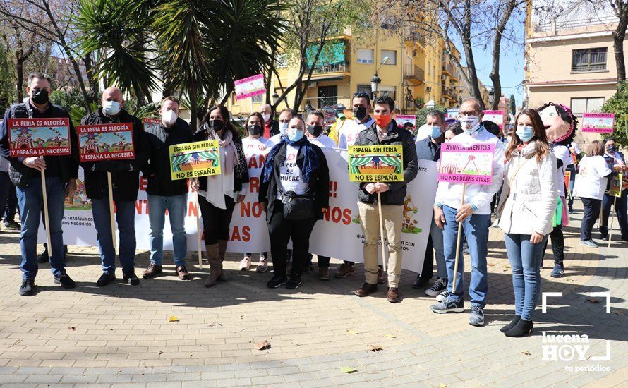 GALERÍA: En torno a 500 personas piden a los ayuntamientos desde Lucena que vuelvan a contar con el sector de la feria GALERÍA: En torno a 500 personas piden a los ayuntamientos desde Lucena que vuelvan a contar con el sector de la feria
