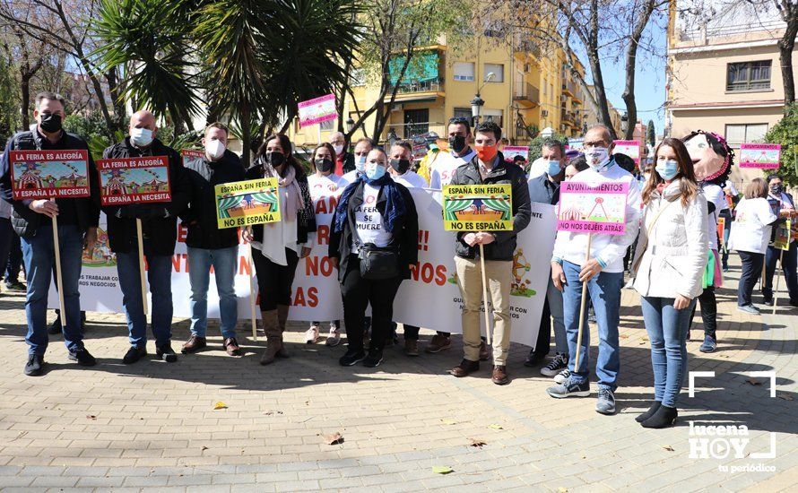 GALERÍA: En torno a 500 personas piden a los ayuntamientos desde Lucena que vuelvan a contar con el sector de la feria