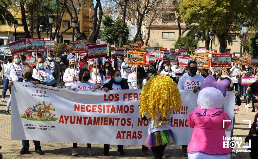 GALERÍA: En torno a 500 personas piden a los ayuntamientos desde Lucena que vuelvan a contar con el sector de la feria GALERÍA: En torno a 500 personas piden a los ayuntamientos desde Lucena que vuelvan a contar con el sector de la feria