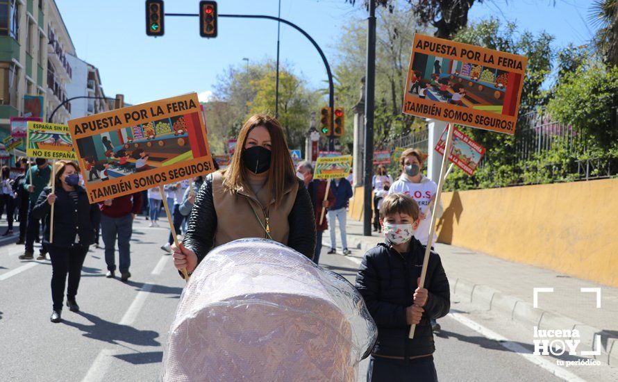 GALERÍA: En torno a 500 personas piden a los ayuntamientos desde Lucena que vuelvan a contar con el sector de la feria GALERÍA: En torno a 500 personas piden a los ayuntamientos desde Lucena que vuelvan a contar con el sector de la feria