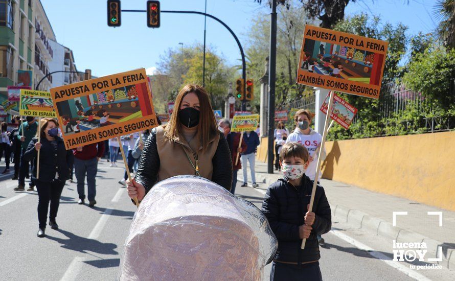 GALERÍA: En torno a 500 personas piden a los ayuntamientos desde Lucena que vuelvan a contar con el sector de la feria