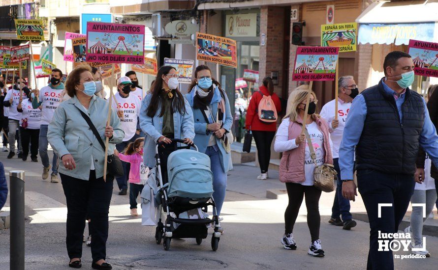 GALERÍA: En torno a 500 personas piden a los ayuntamientos desde Lucena que vuelvan a contar con el sector de la feria GALERÍA: En torno a 500 personas piden a los ayuntamientos desde Lucena que vuelvan a contar con el sector de la feria