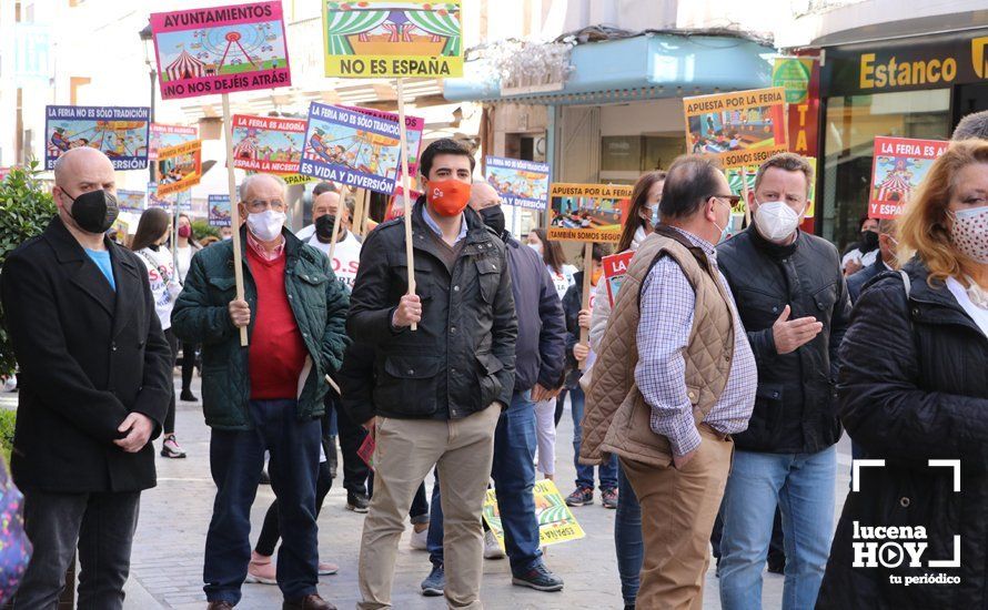 GALERÍA: En torno a 500 personas piden a los ayuntamientos desde Lucena que vuelvan a contar con el sector de la feria GALERÍA: En torno a 500 personas piden a los ayuntamientos desde Lucena que vuelvan a contar con el sector de la feria