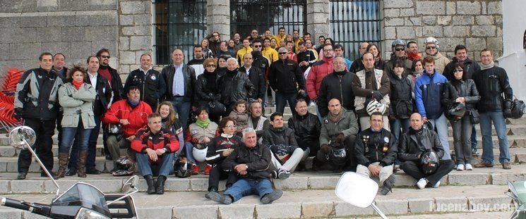  La lluvia resta moteros al encuentro de motoclubes locales 