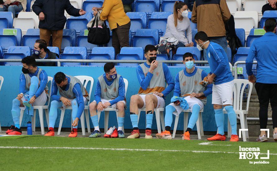 GALERÍA / El Puente Genil se lleva el derbi en el estadio Ciudad de Lucena en un partido con más emoción que ocasiones (0-1)